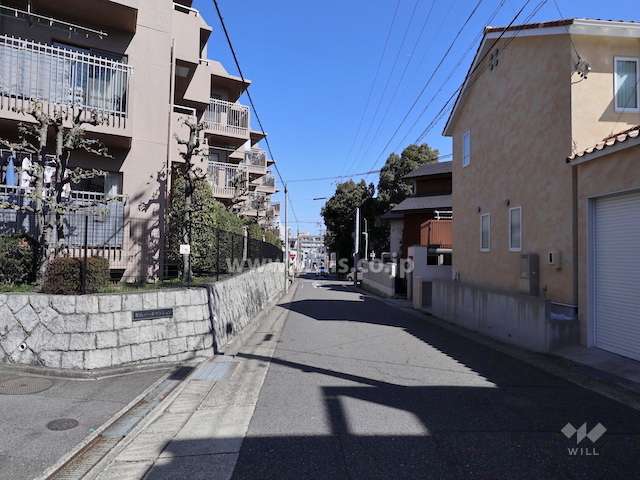 敷地南東側の前面道路