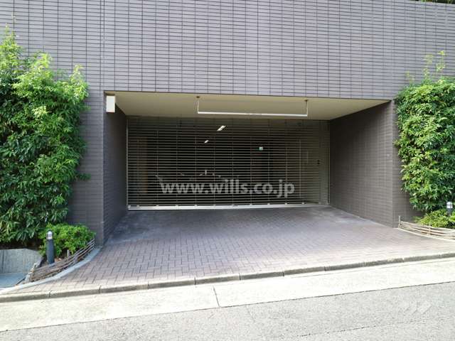 駐車場出入り口（リングシャッター付き）