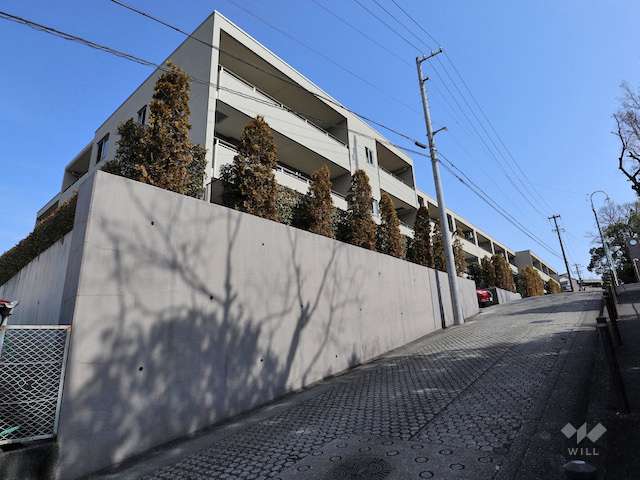 パークホームズ見附町の外観（南西側から）