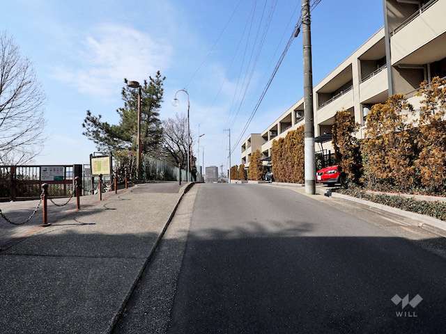 敷地南側の前面道路