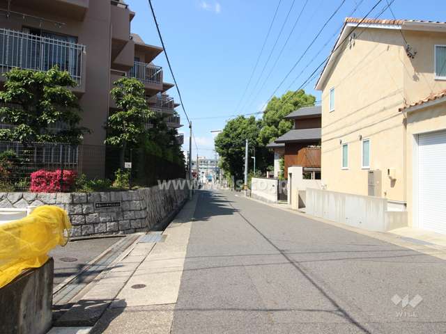 敷地東側の前面道路