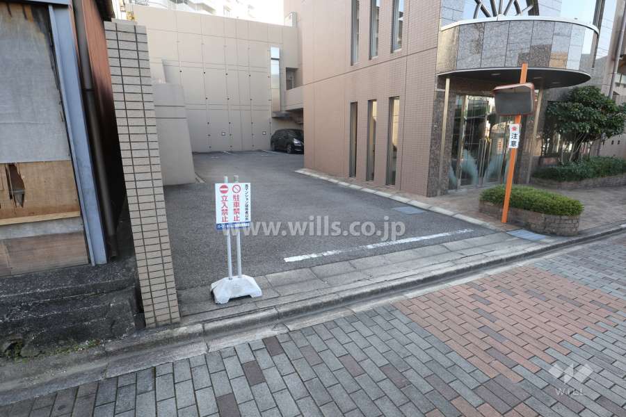 駐車場出入り口