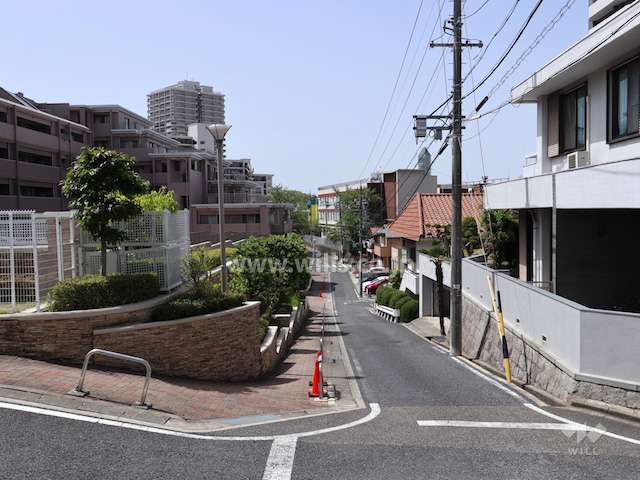 敷地北西側の前面道路
