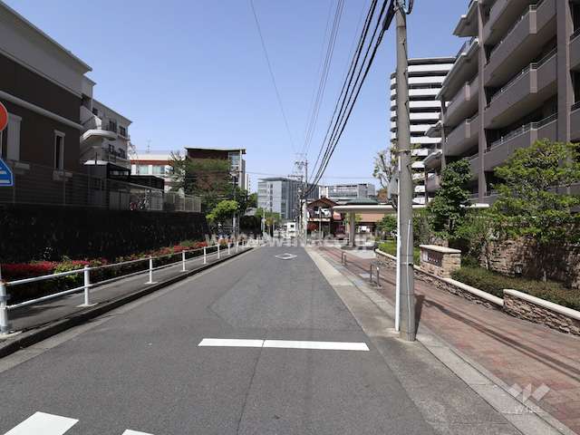 敷地南西側の前面道路