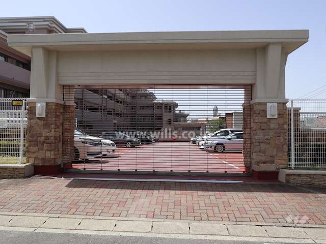 屋外駐車場出入り口（リングシャッター付き）