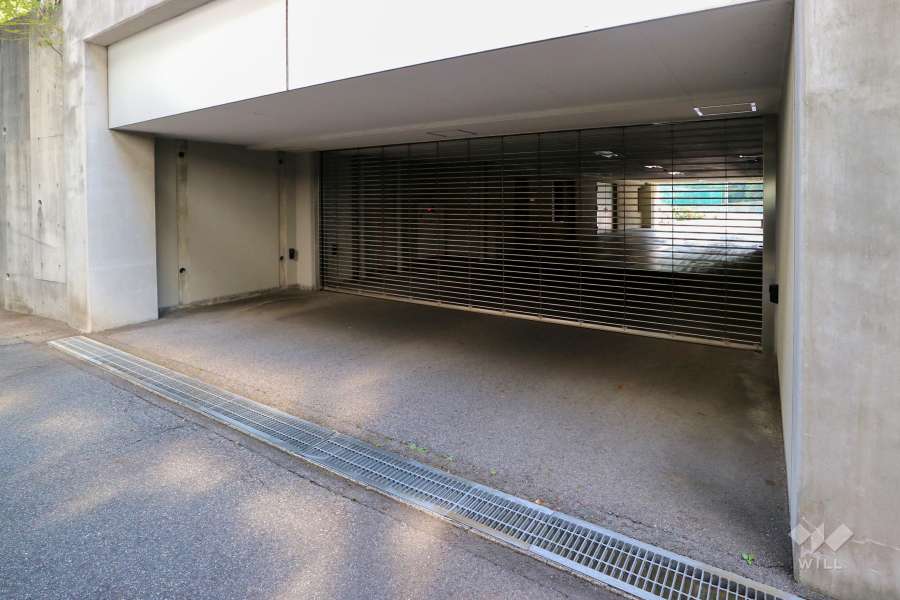 駐車場の出入口（リングシャッター付き）
