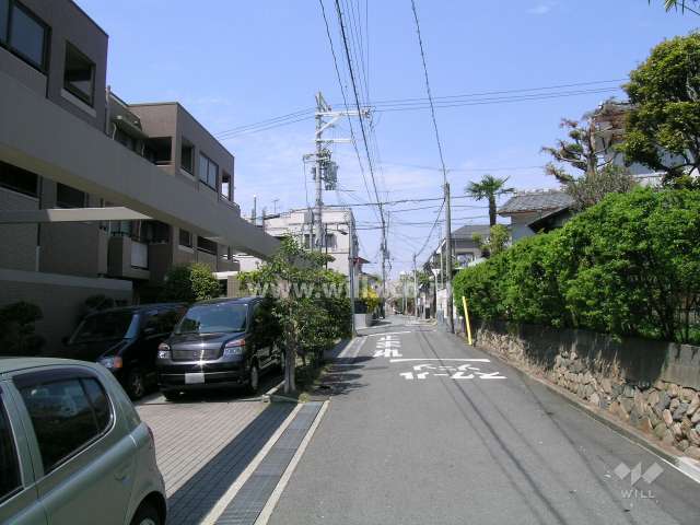 周辺は一戸建が中心に立ち並ぶ住宅地