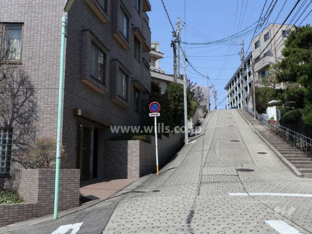 敷地北側の前面道路