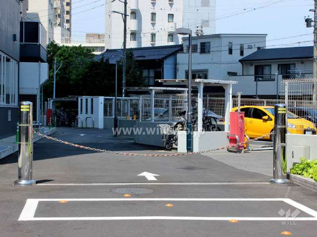 駐車場出入り口（ロボットゲート付き）
