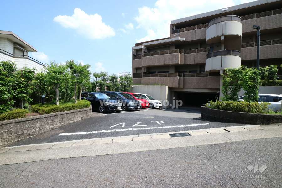 駐車場出入り口