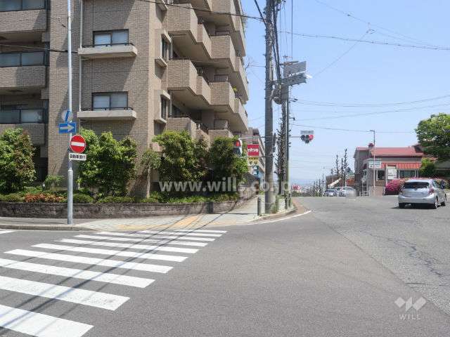 敷地南側の前面道路