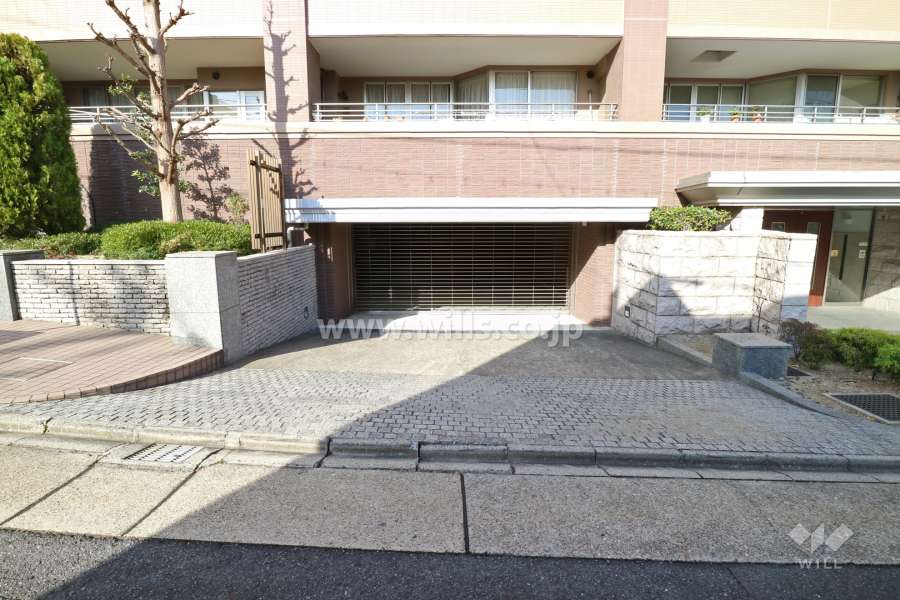 駐車場出入口（リングシャッター付き）