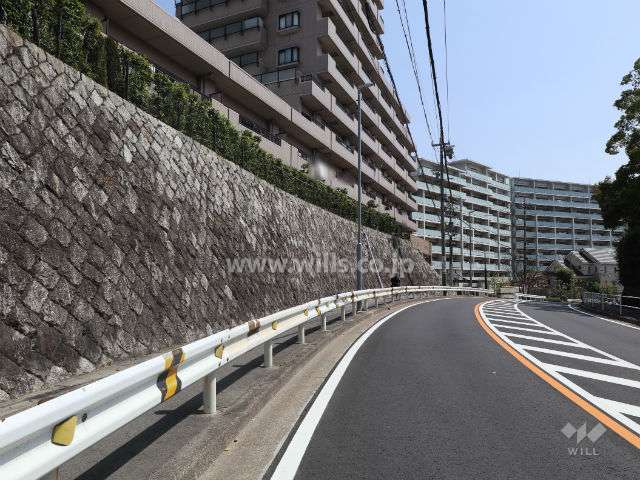 敷地南側の前面道路