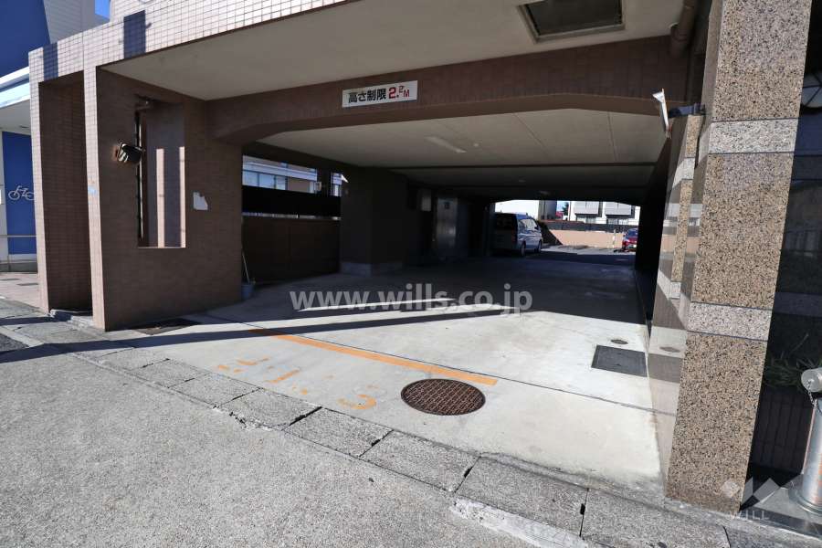 駐車場出入り口