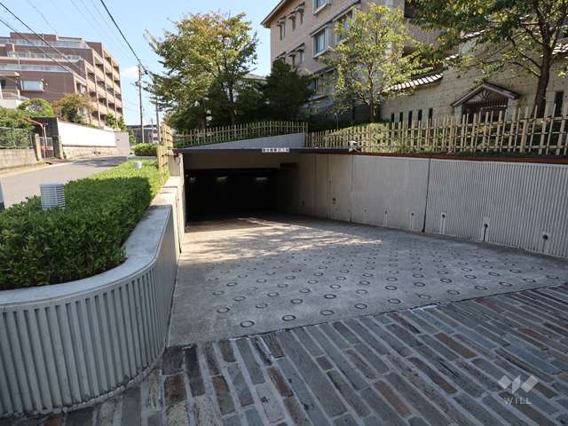 駐車場出入り口