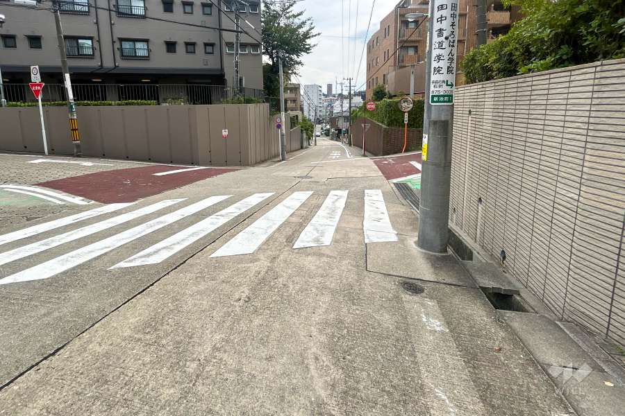 敷地東側の前面道路