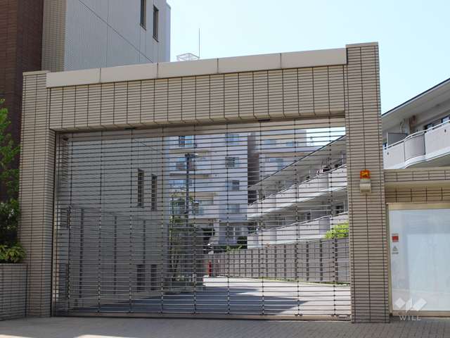 駐車場出入り口（リングシャッター付き）