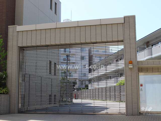 駐車場出入り口（リングシャッター付き）