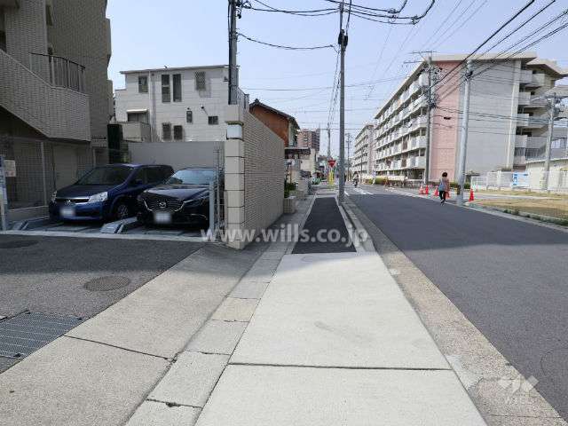 敷地北側の前面道路