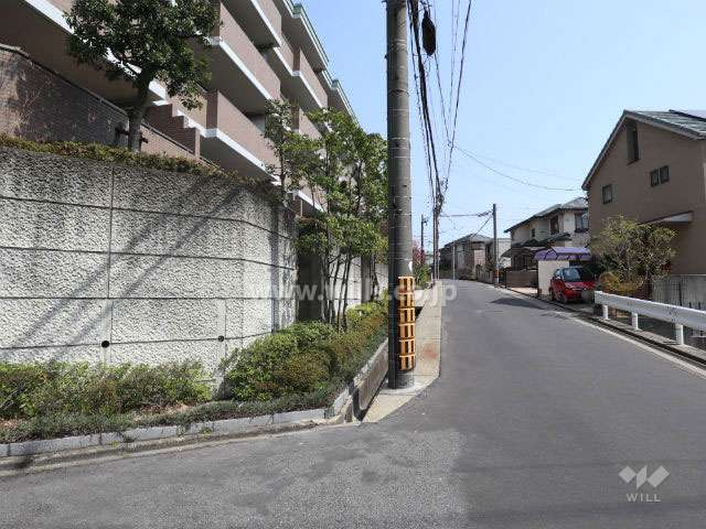 敷地南側の前面道路