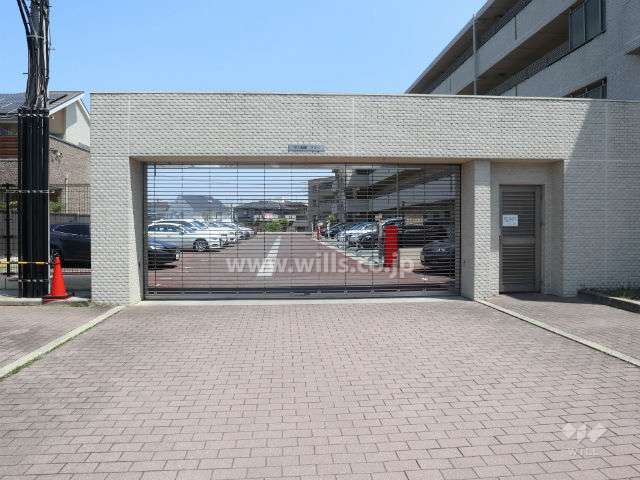 駐車場出入り口(リングシャッター付き)