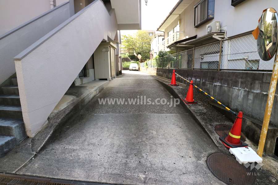 駐車場出入り口