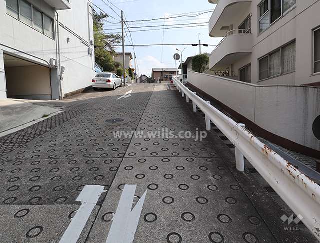 敷地東側の前面道路