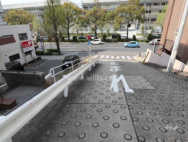 敷地東側の前面道路