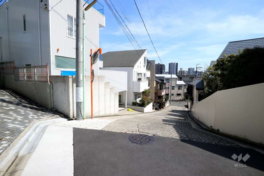 敷地南側の前面道路
