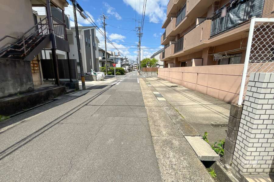 敷地南側の前面道路