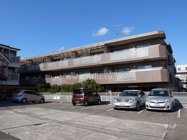 ファミール豊中本町の外観（南側から）