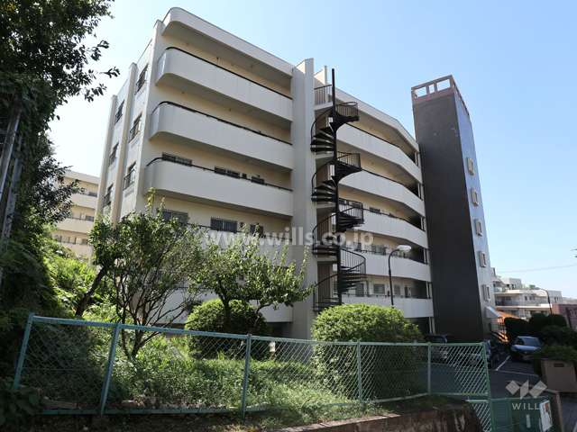覚王山田代コーポラスA棟の外観(北東方向から)