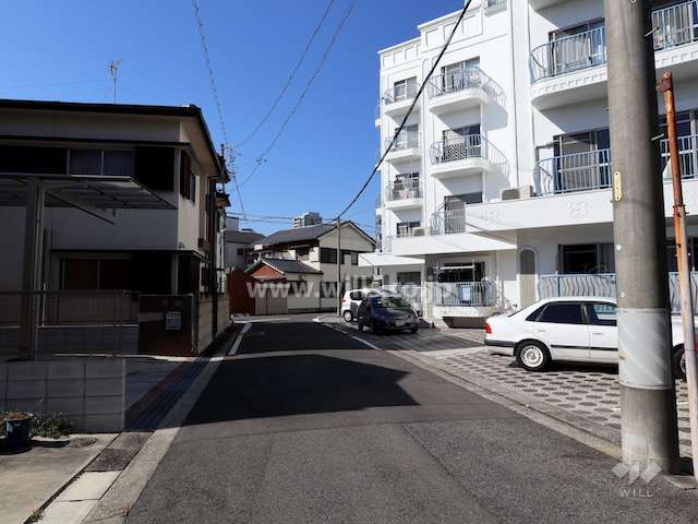 敷地南西側の前面道路