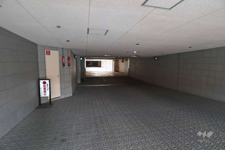 駐車場の出入り口（リングシャッター付き）