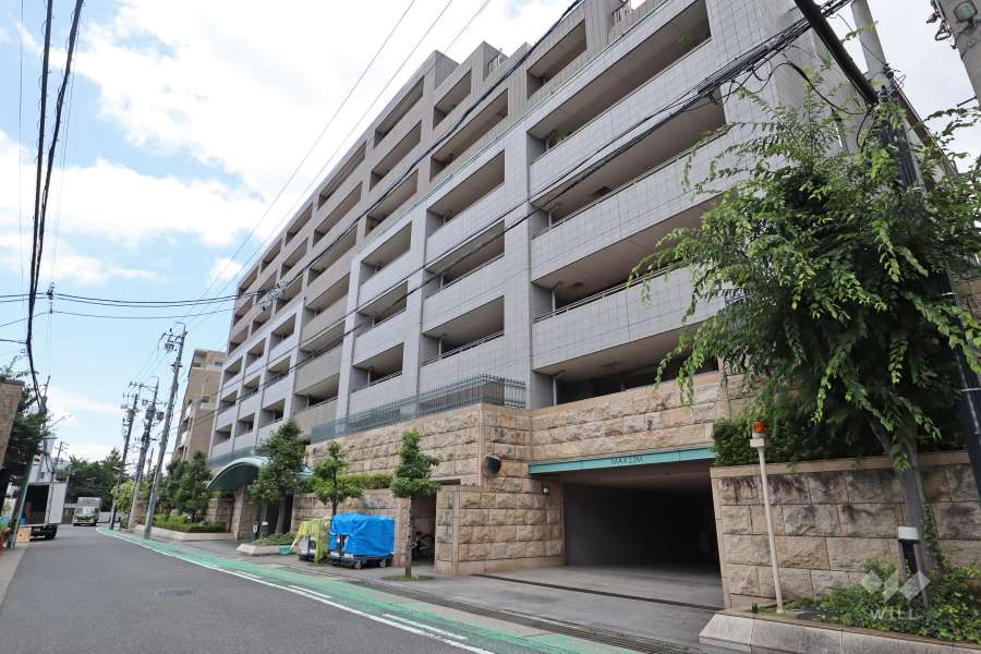 グランアルト東山の外観（南東側から）