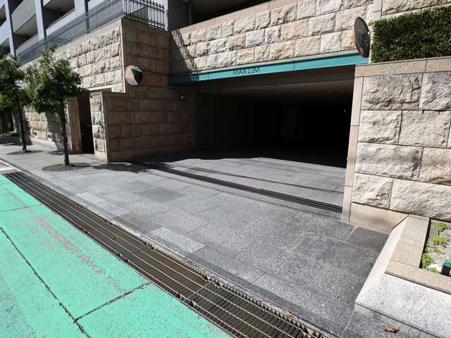 駐車場出入り口