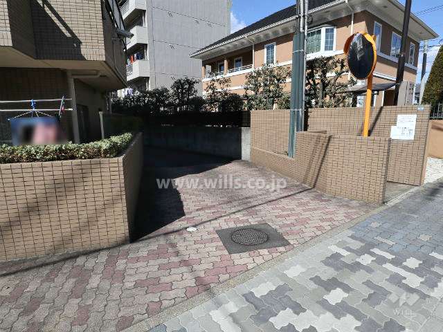 駐車場出入り口