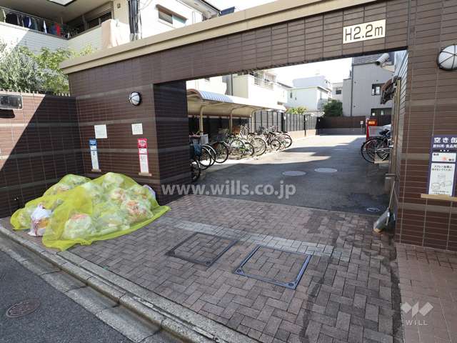 駐車場出入り口