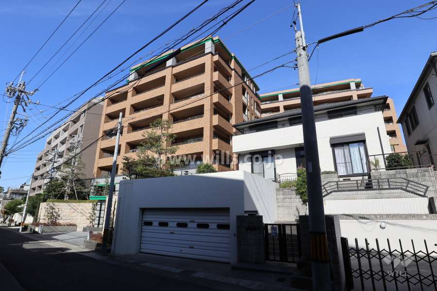 グランドヒルズ東山の外観（南東側から）