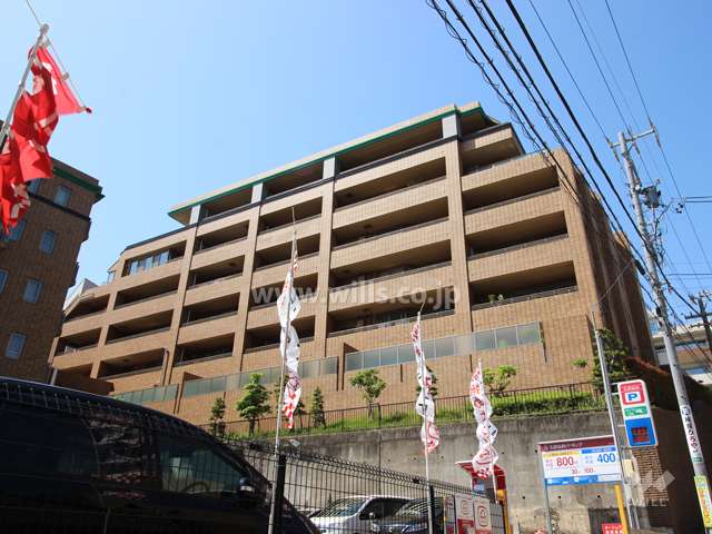 グランドヒルズ東山の外観（南東側から）
