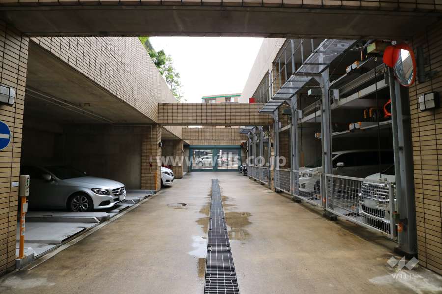 敷地内駐車場（屋内機械式）