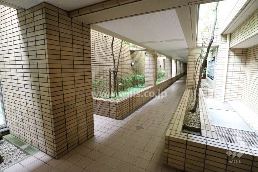 エントランスから住戸へのアプローチ