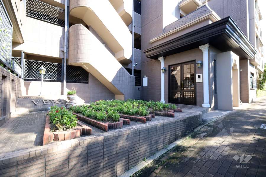 エントランスと花壇