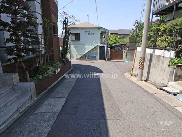 敷地北側の前面道路