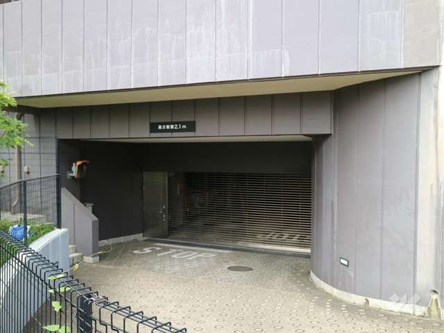 駐車場出入り口（リングシャッター付き）