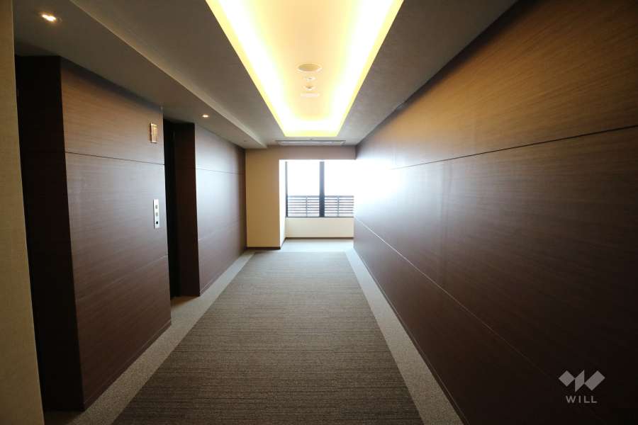 住戸フロアのエレベーターホール