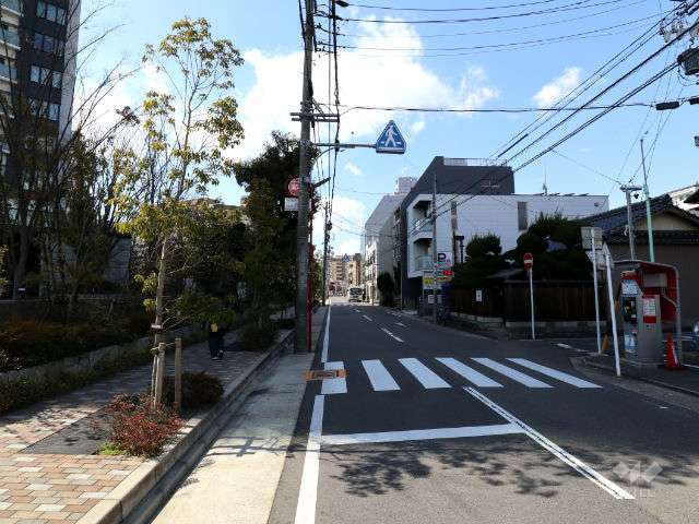 敷地北側前面道路