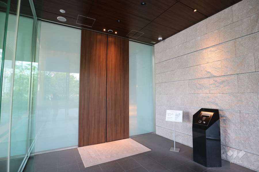 エントランスはオートロック付きです。