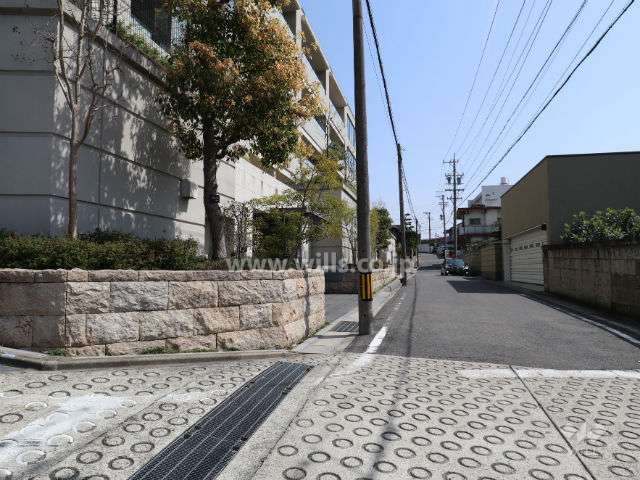 敷地南側の前面道路