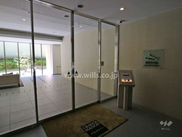 エントランスはオートロック付きです。